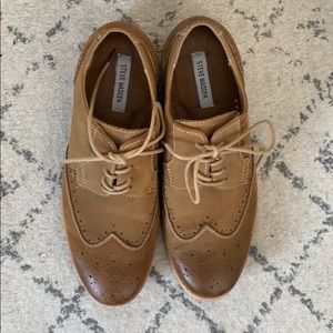 Steve Madden • Tan/Coffee Wingtip Shoe Size 9